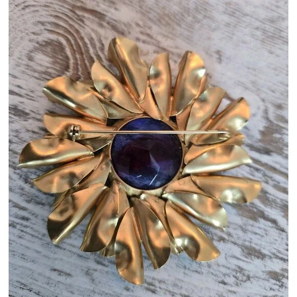 Vintage Style Gold Tone Flower Brooch Purple Blue Faceted Center Statement #351 - Picture 6 of 10
